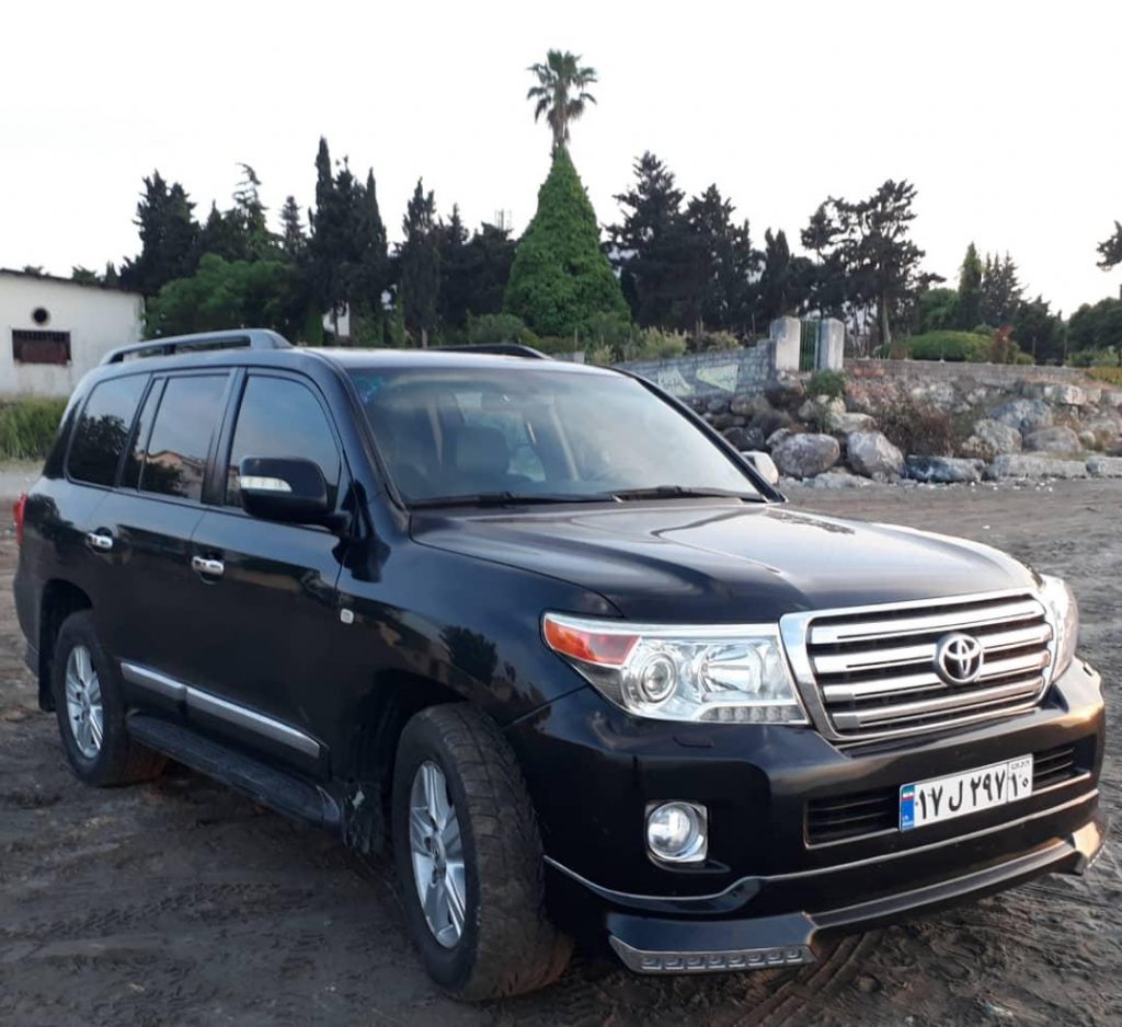 Land Cruiser renting in Iran (3)