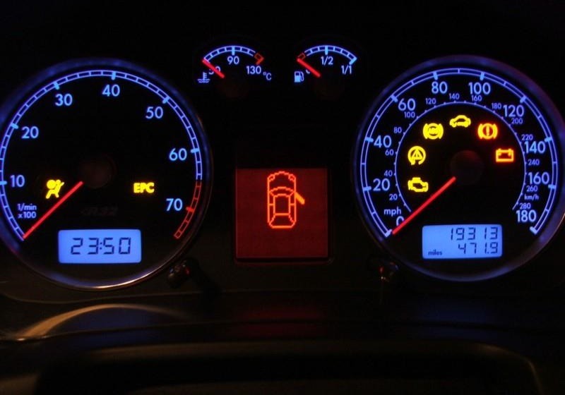 How to check the engine check light when renting a car without a driver in Iran