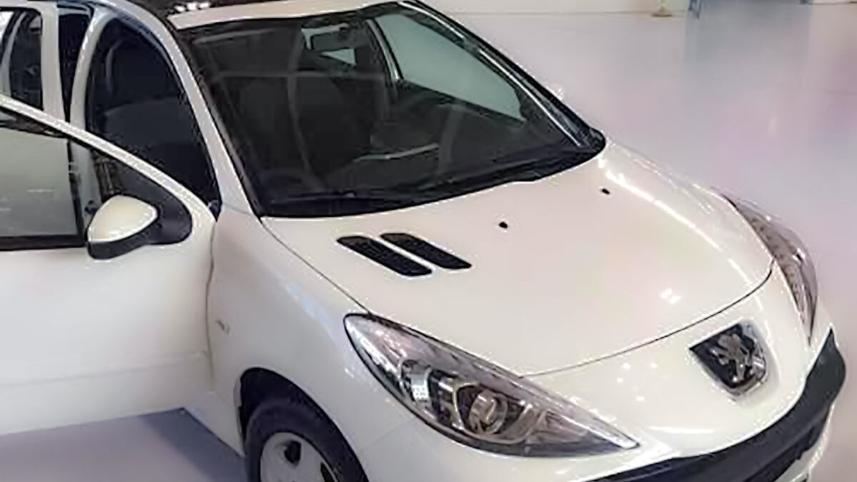 Find out more about renting a Peugeot 207 Panorama