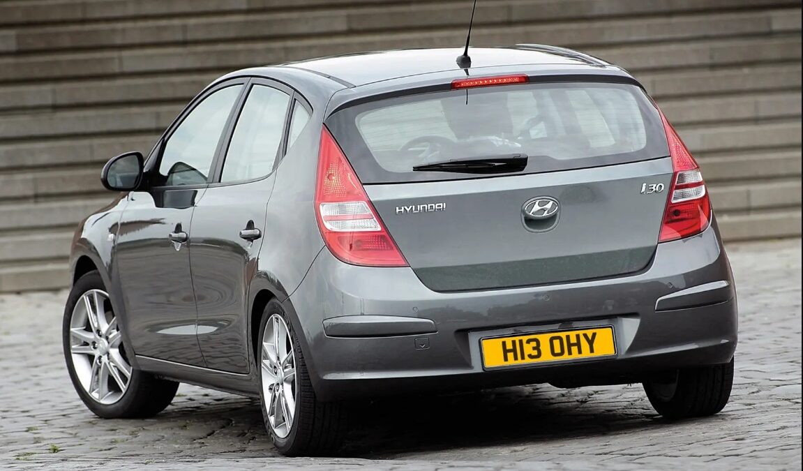 Checking the technical specifications of Hyundai i30: