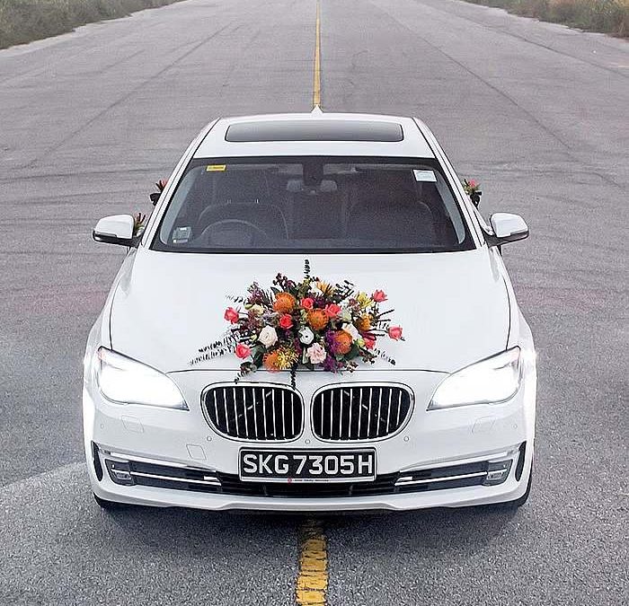 Attractive ways to decorate the bride's car