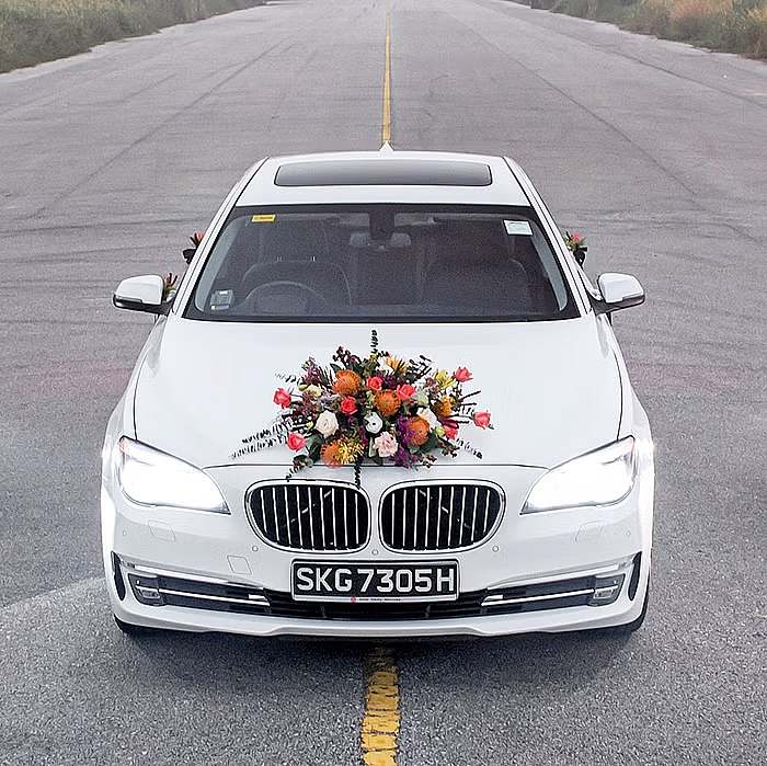 Attractive ways to decorate the bride's car